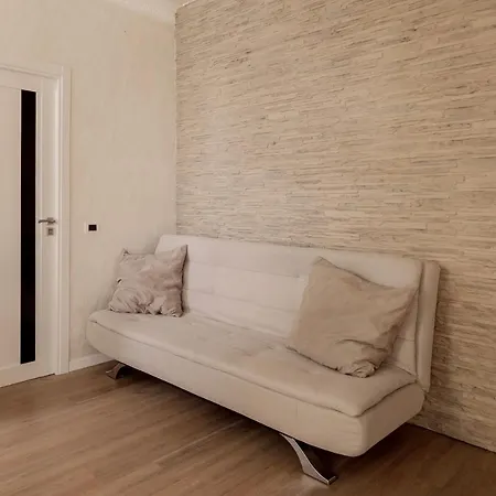 Ariston A 200m-luxury Con A/c & Wi-fi *