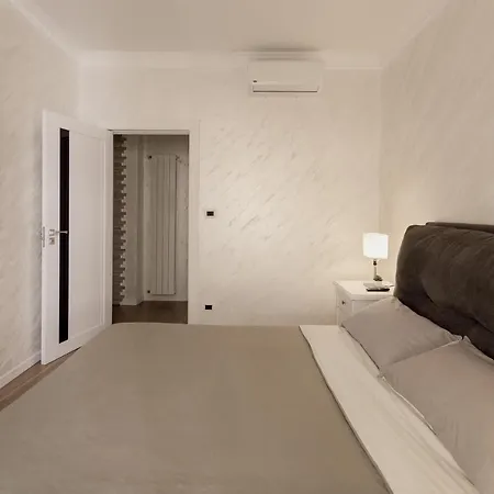 Ariston A 200m-luxury Con A/c & Wi-fi *