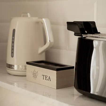 Ariston A 200m-luxury Con A/c & Wi-fi *